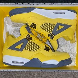 Size 12 Jordan retro 4 lightning yellow/black